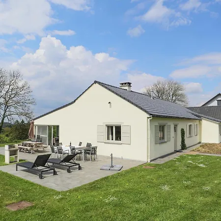 別荘 Vintage With Private Garden In Rendeux *